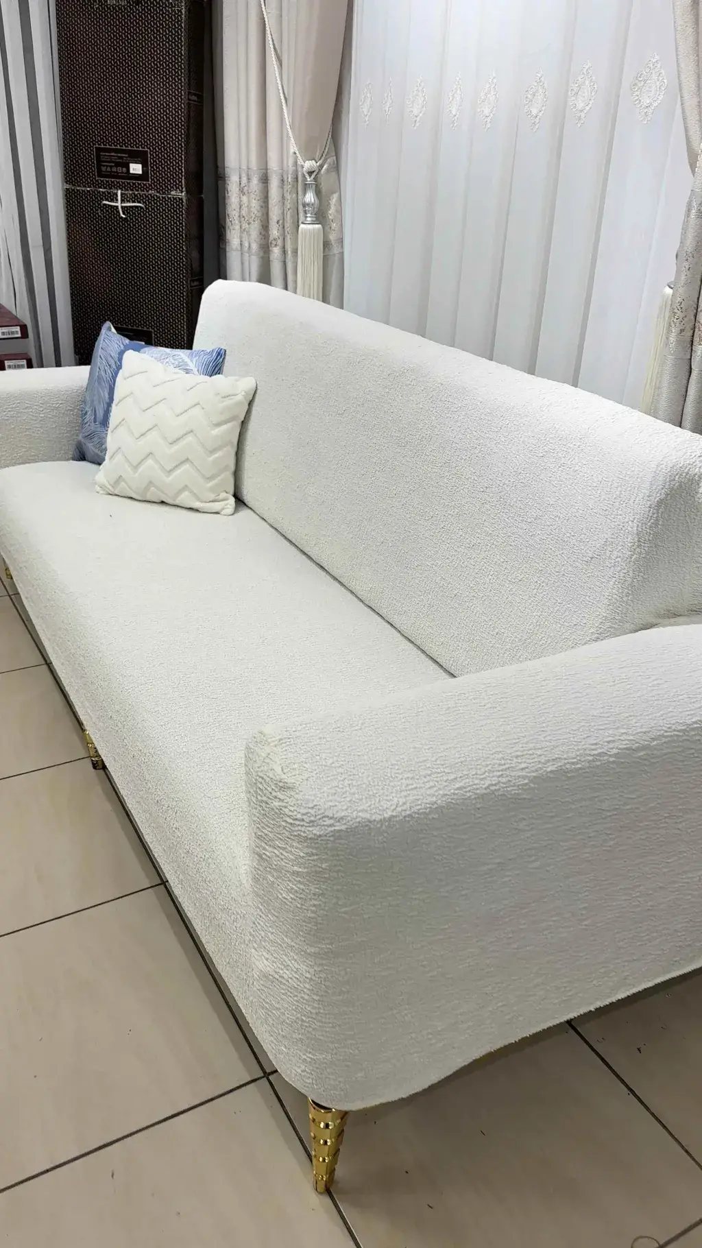 Koltuk örtüsü ile şık bir mekan